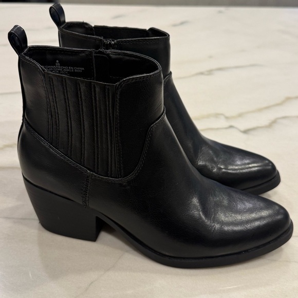Old Navy Ankle Boots Size 8 Black Faux Leather - Picture 2 of 15